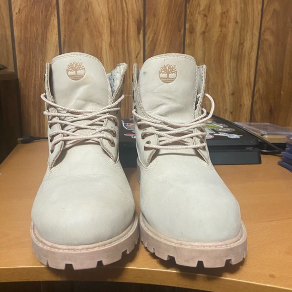 Size 7 woman timberlands - Picture 2 of 4